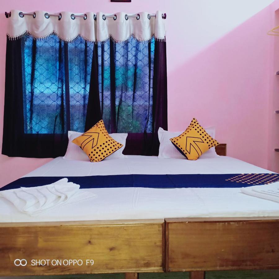 Hotel Gunjan プリ エクステリア 写真