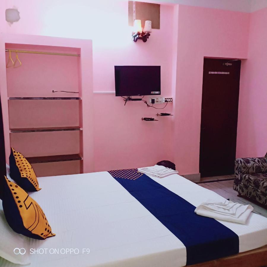 Hotel Gunjan プリ エクステリア 写真